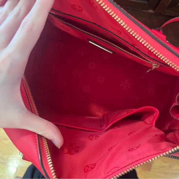 Tory Burch Robinson Middy Satchel Saffiano Leather in Carnival - Picture 13 of 15